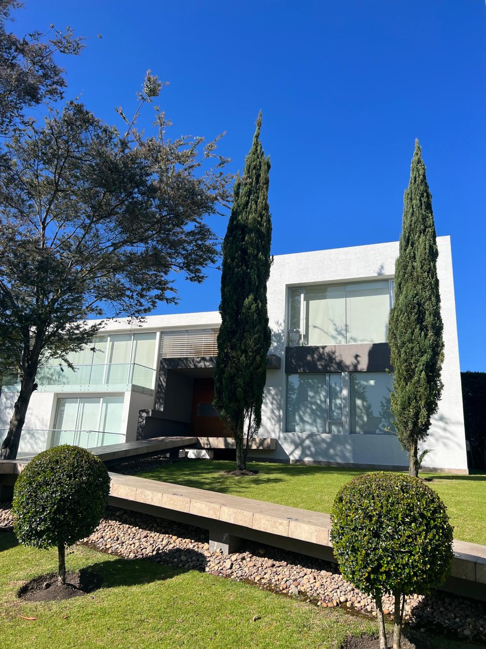 Lujosa casa de dos plantas en Puembo